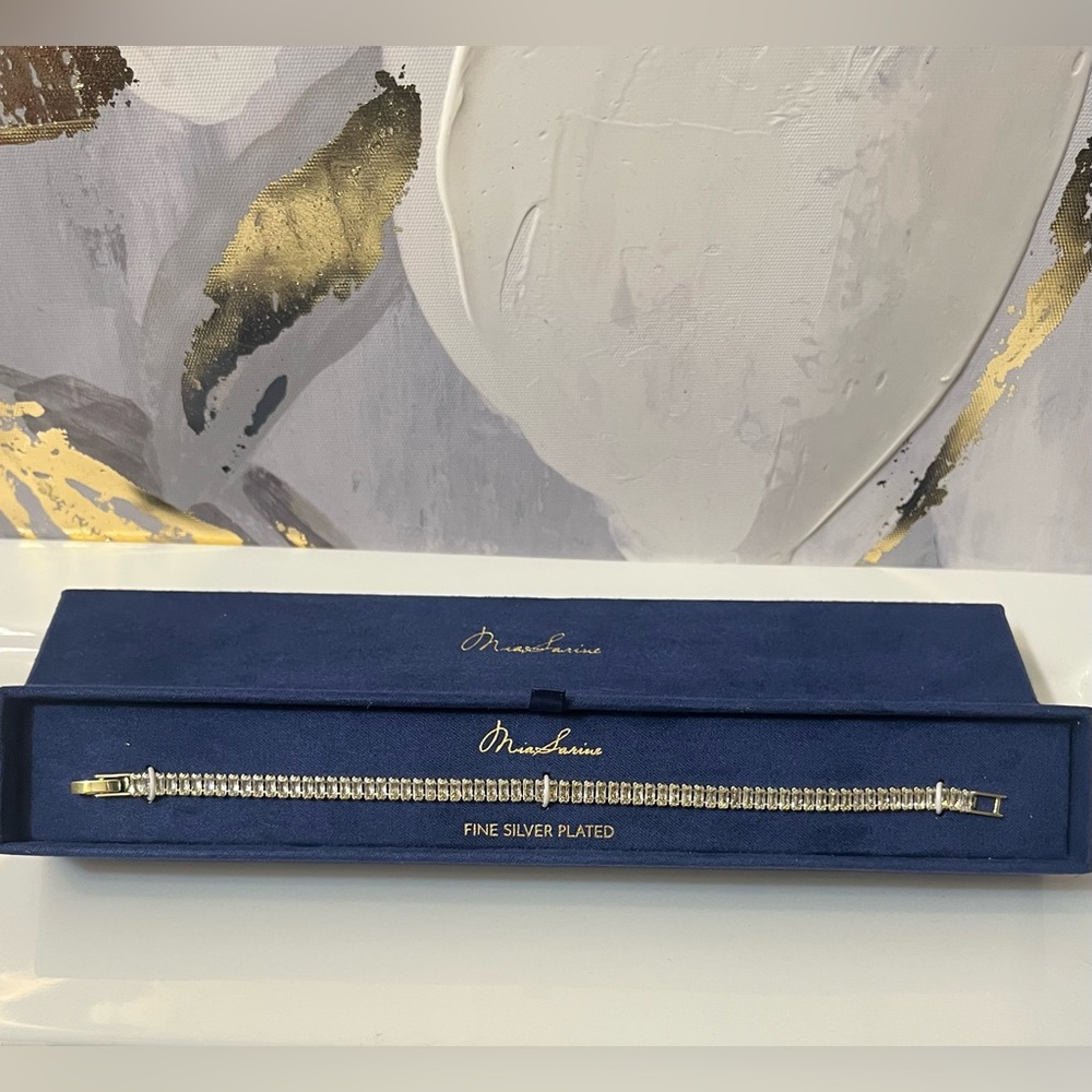 🛍️NIB Mia Sarine Silver Plated Bracelet